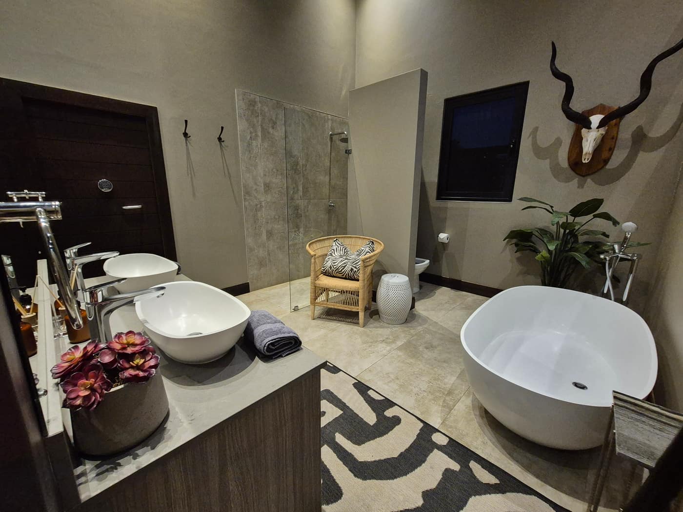 Baobab House Room 4 - bathroom